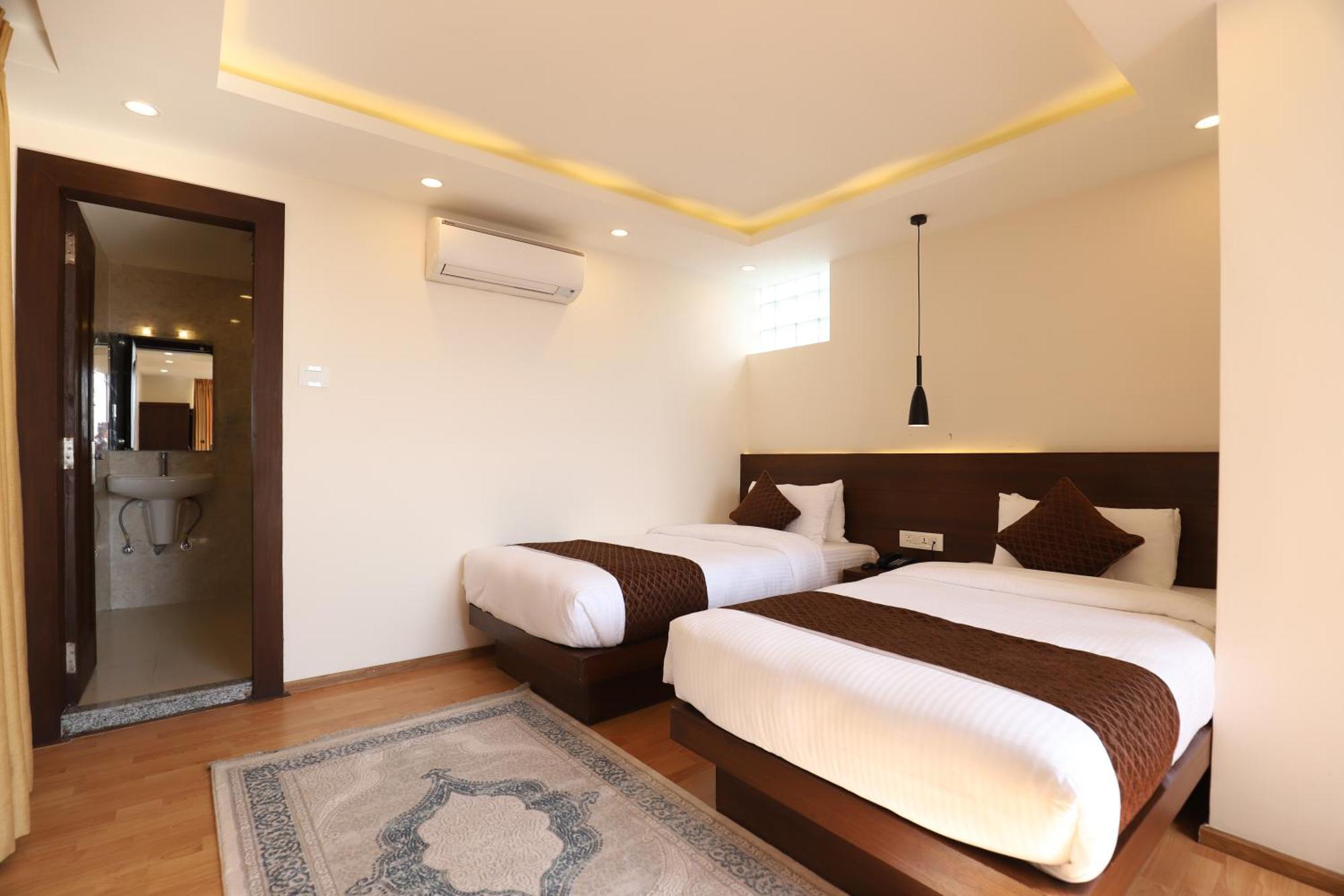 Apex Business Hotel - Airport Катманду Экстерьер фото