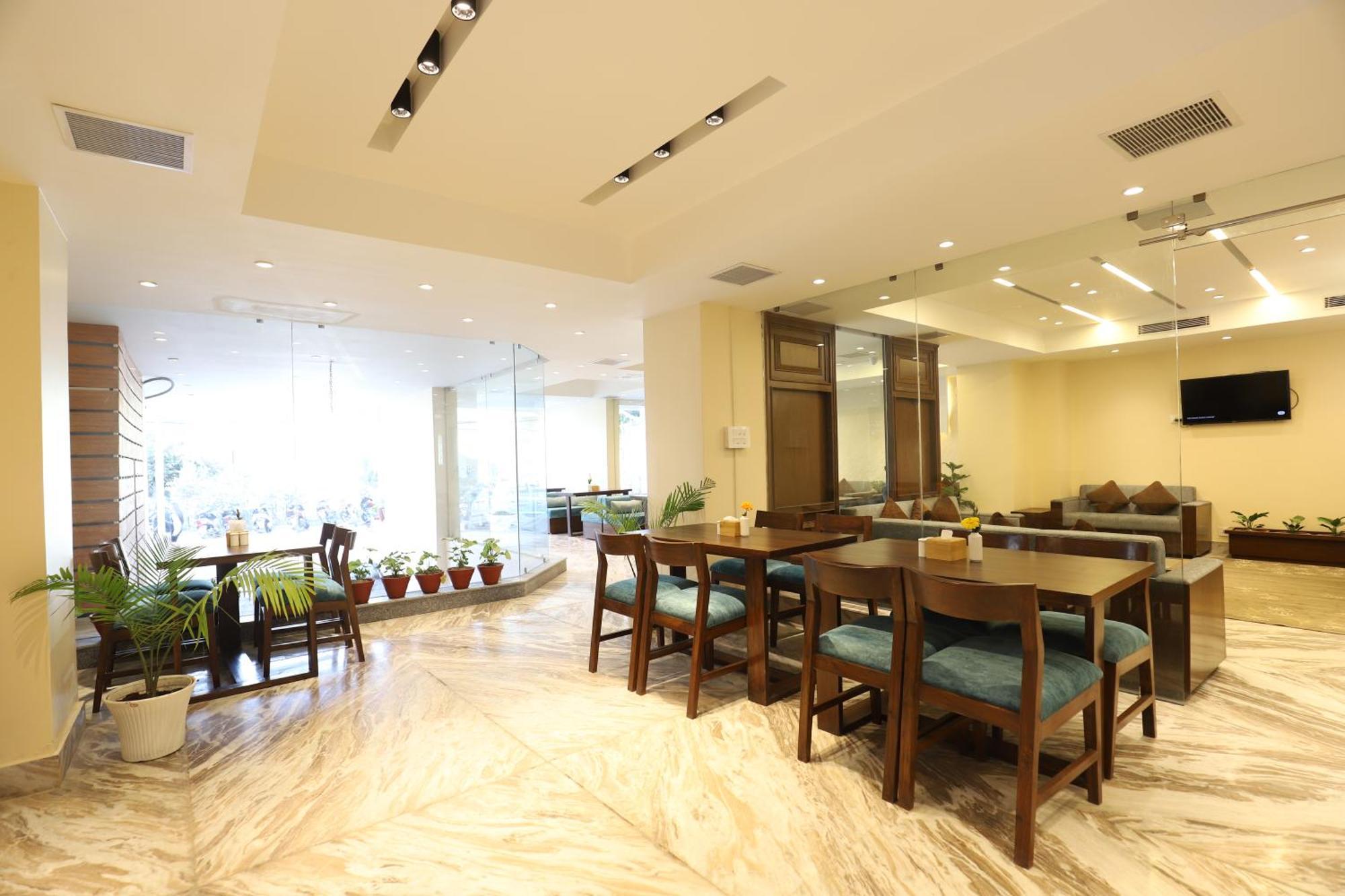 Apex Business Hotel - Airport Катманду Экстерьер фото