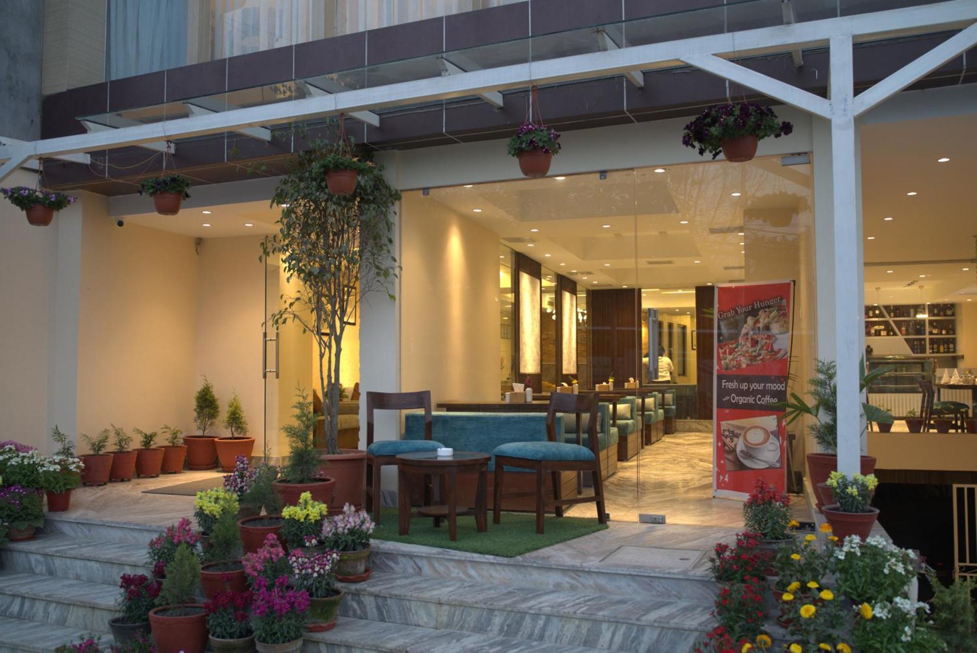 Apex Business Hotel - Airport Катманду Экстерьер фото