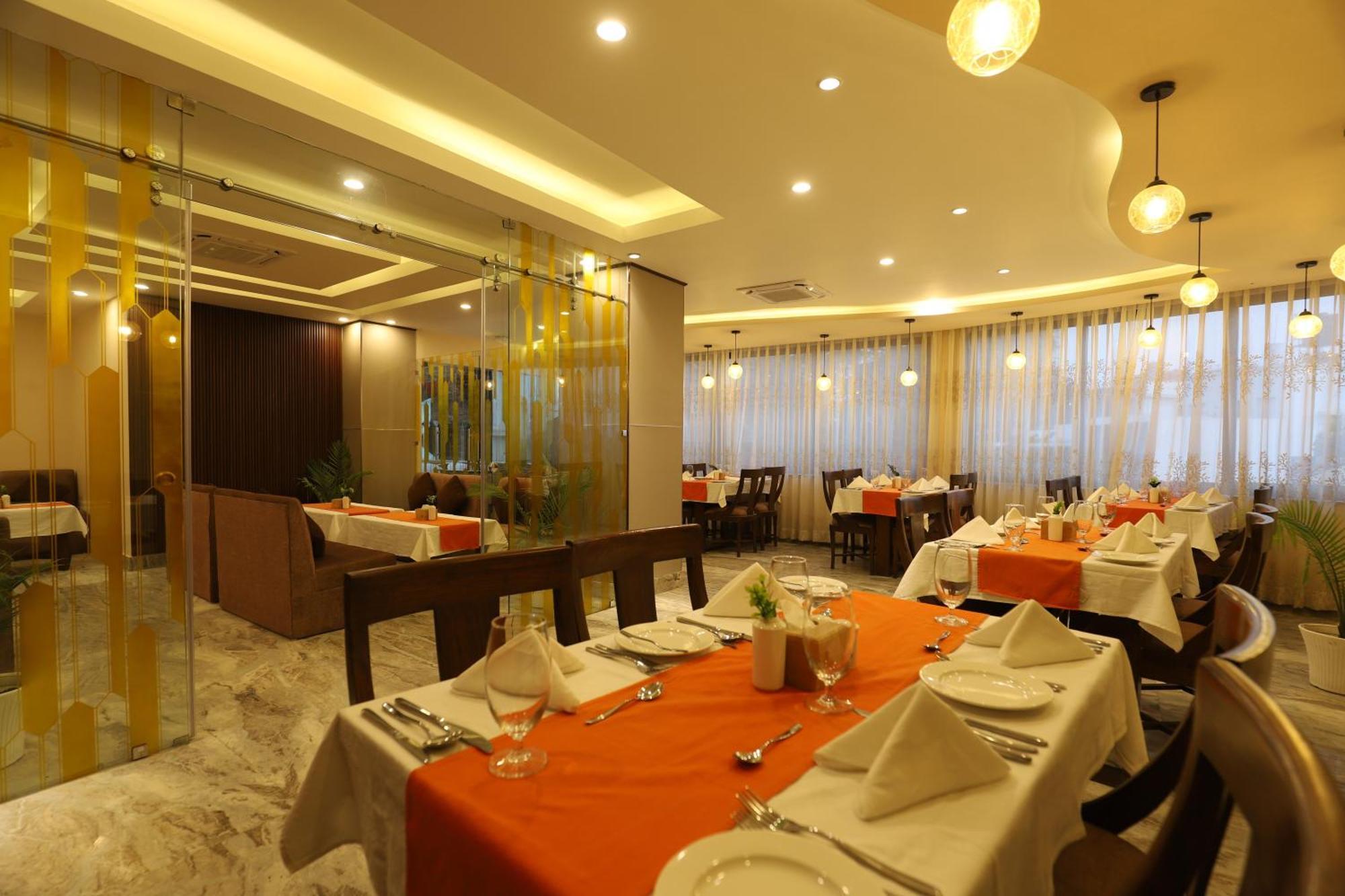 Apex Business Hotel - Airport Катманду Экстерьер фото